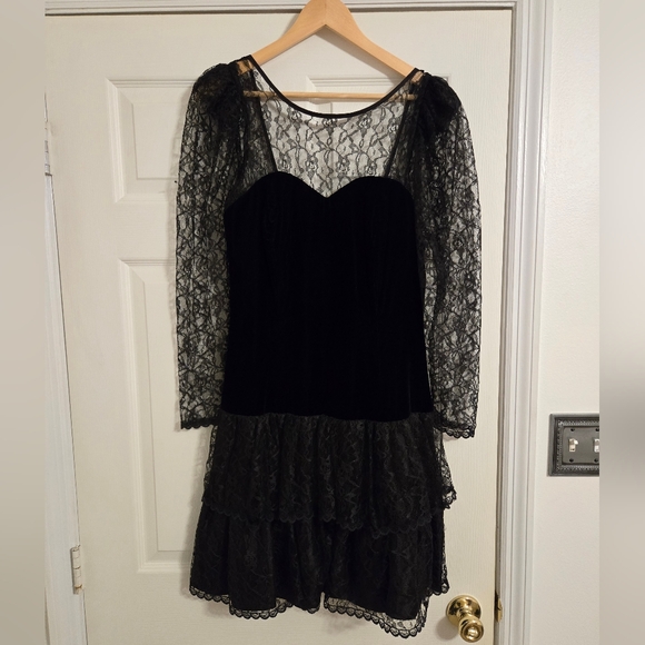 Steppin' Out Dresses & Skirts - Vintage Steppin Out Black Lace Party Dress NO SIZE TAG